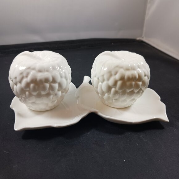 Vintage Grapes Majolica Style MCM Salt and Pepper Shakers - Picture 1 of 9